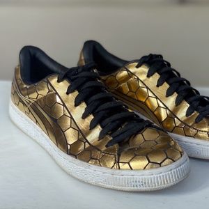 GOLD PUMAS!